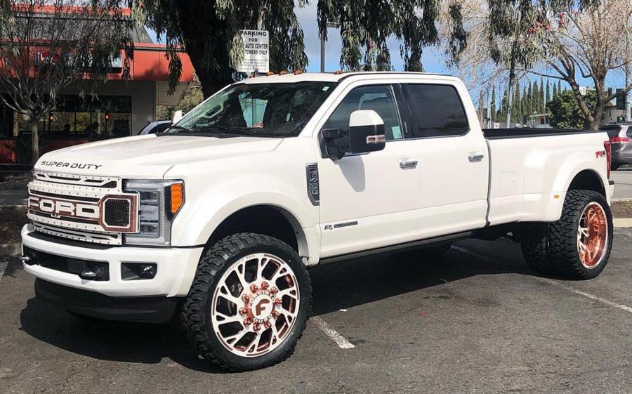 Ford F-250 Super Duty XLT FX4 Crew Cab on Forgiato Wheels (Sincro-D) '2019
